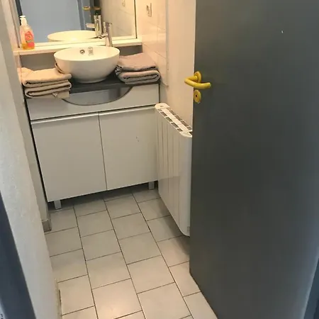 Parking Dhuoda شقة *